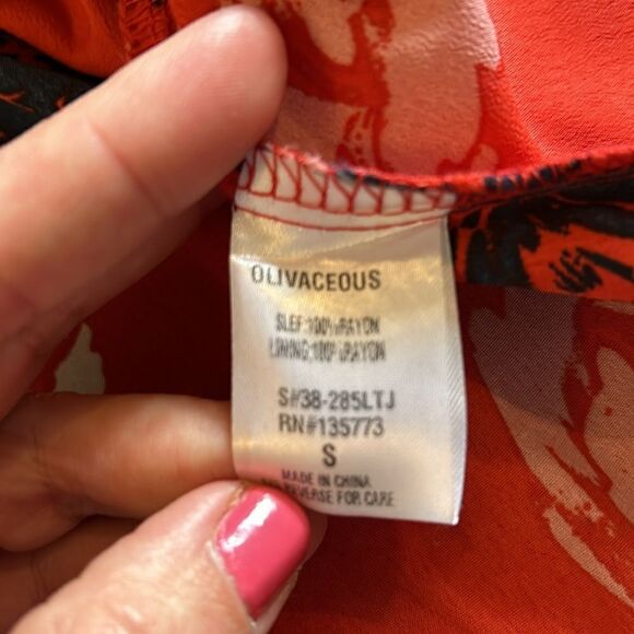 NWOT VICI RED FLORAL TIE TOP WITH FLARE SLEEVES SIZE SMALL - Picture 9 of 9